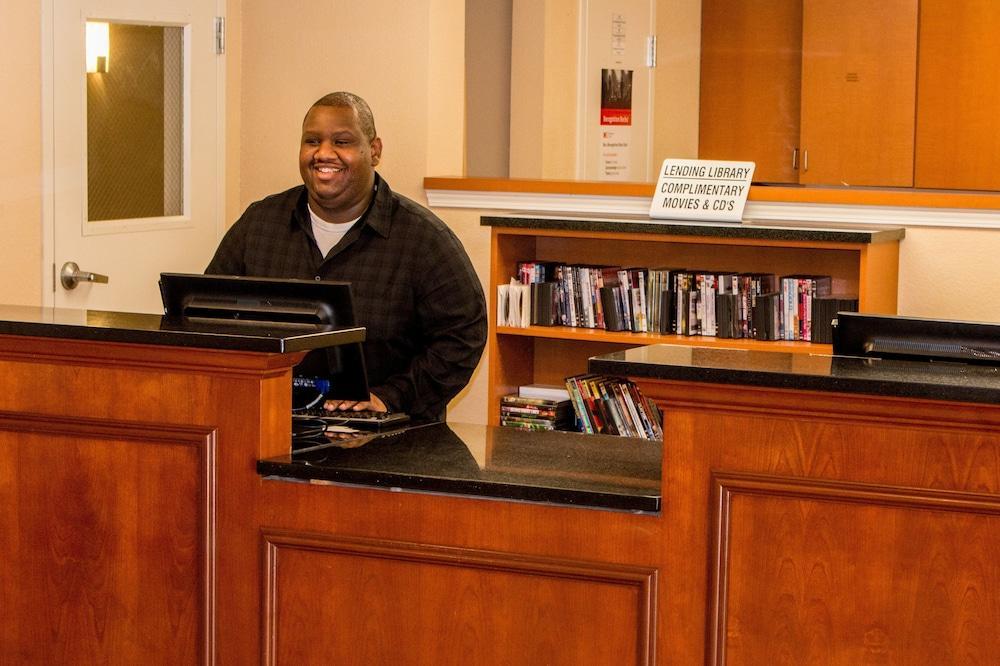 Candlewood Suites Sumter By Ihg Bagian luar foto